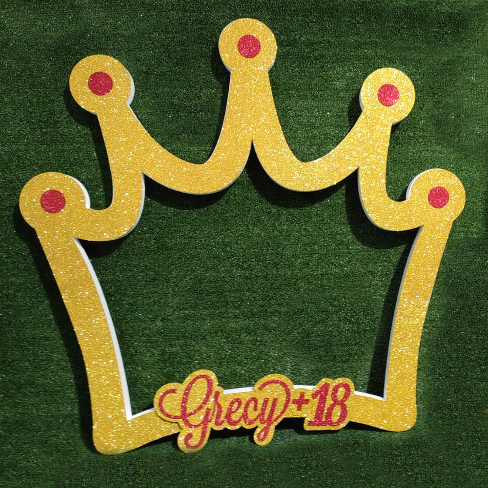 Photo Booth a Forma di Corona in Polistirolo